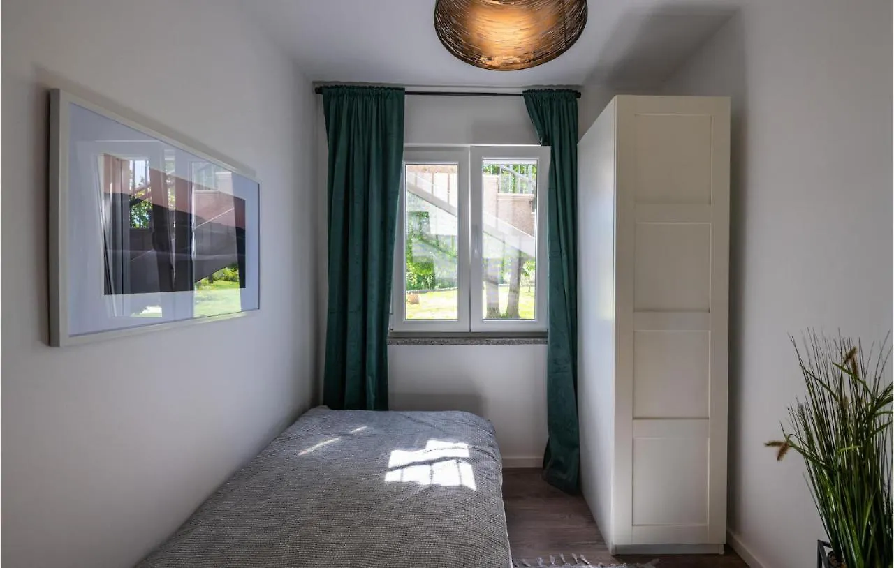 Ruzici  6 Bedroom Beautiful Home In Nedescina