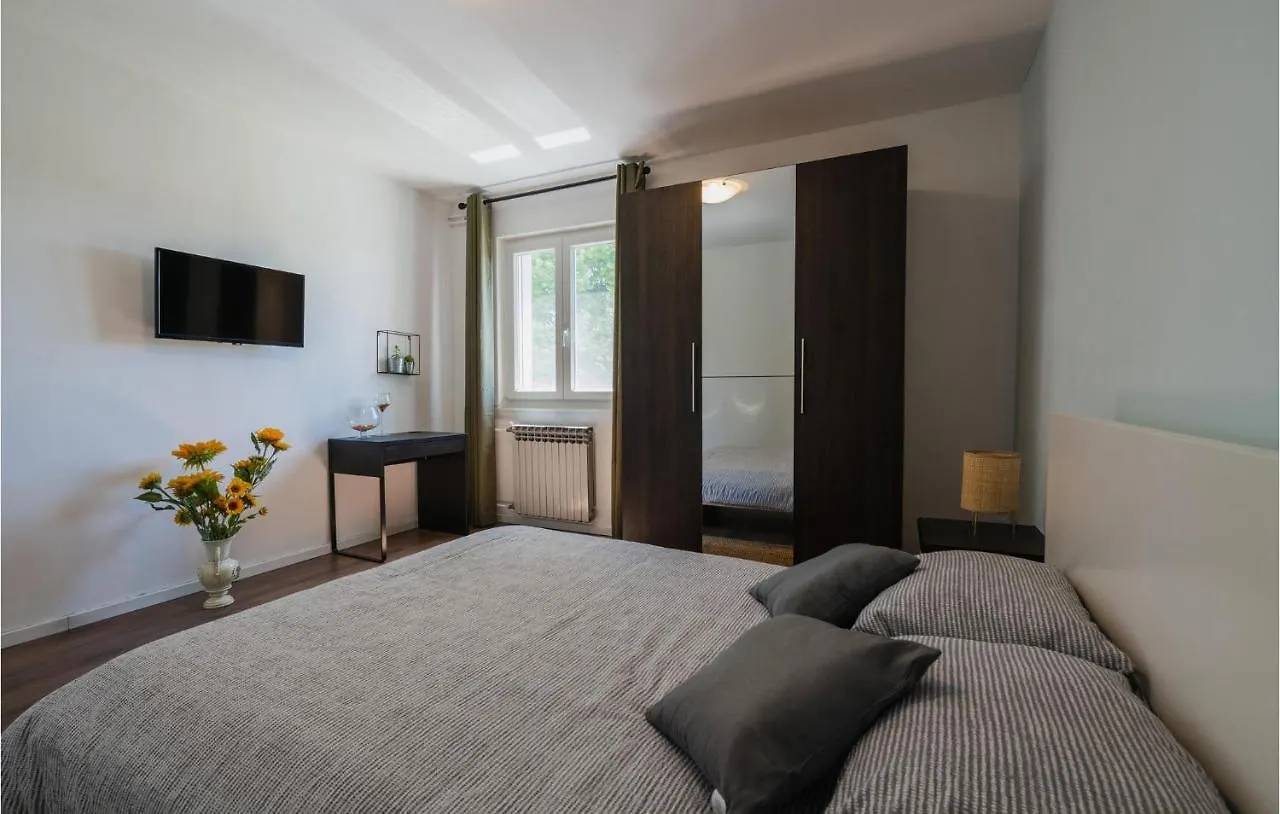 6 Bedroom Beautiful Home In Nedescina Ruzici