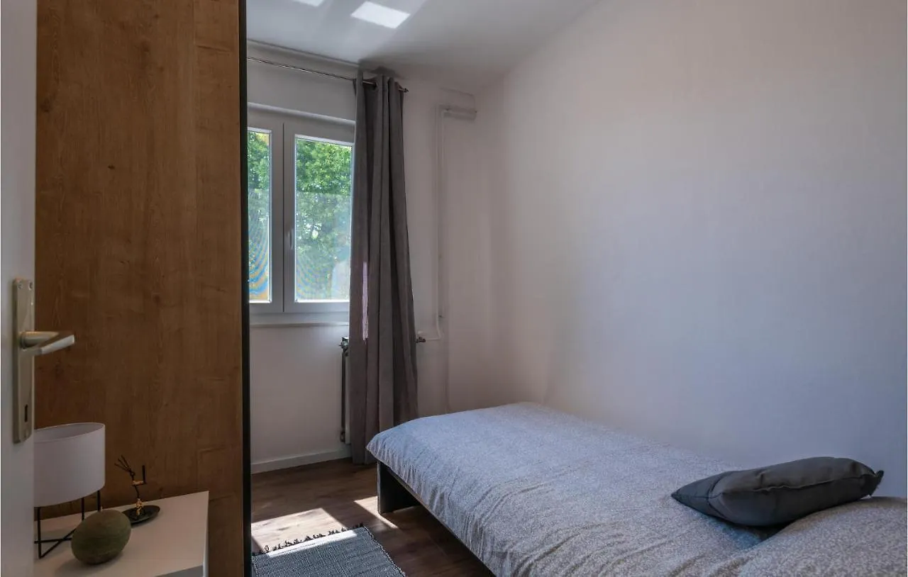Ruzici  6 Bedroom Beautiful Home In Nedescina בית נופש